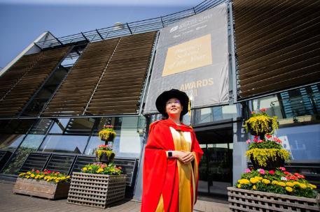 Sunny Juan Hong professional graduation photo outside School of Management