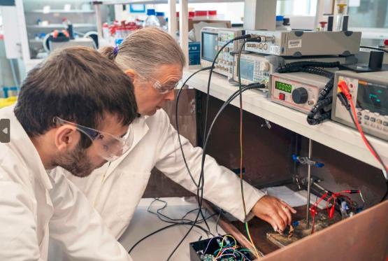 Dr Stephen Hickey and PhD student Mohammad Ihsun