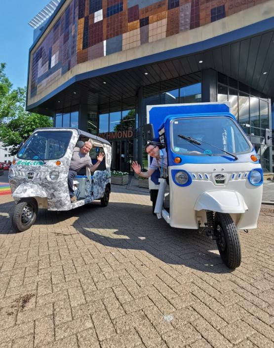 Tuk-tuks outside Richmond Building